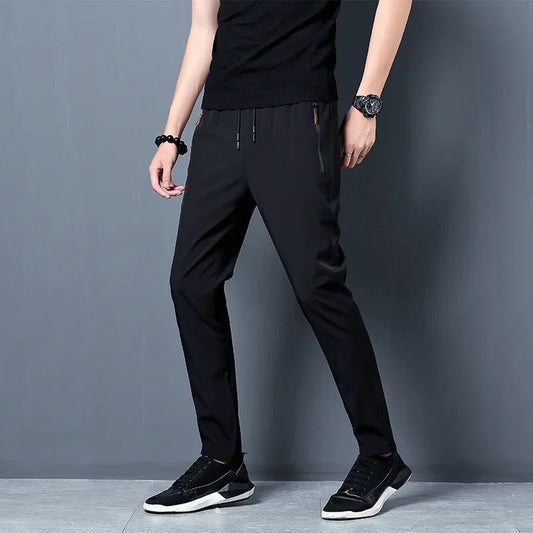 Pantaloni casual da uomo a gamba dritta, taglio slim, con elastico in vita