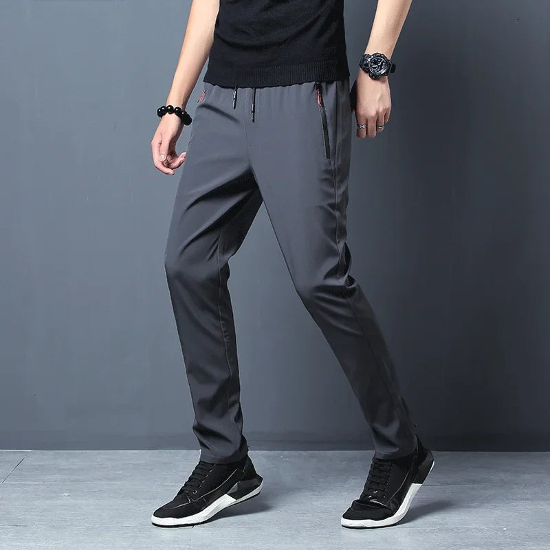 Pantaloni casual da uomo a gamba dritta, taglio slim, con elastico in vita