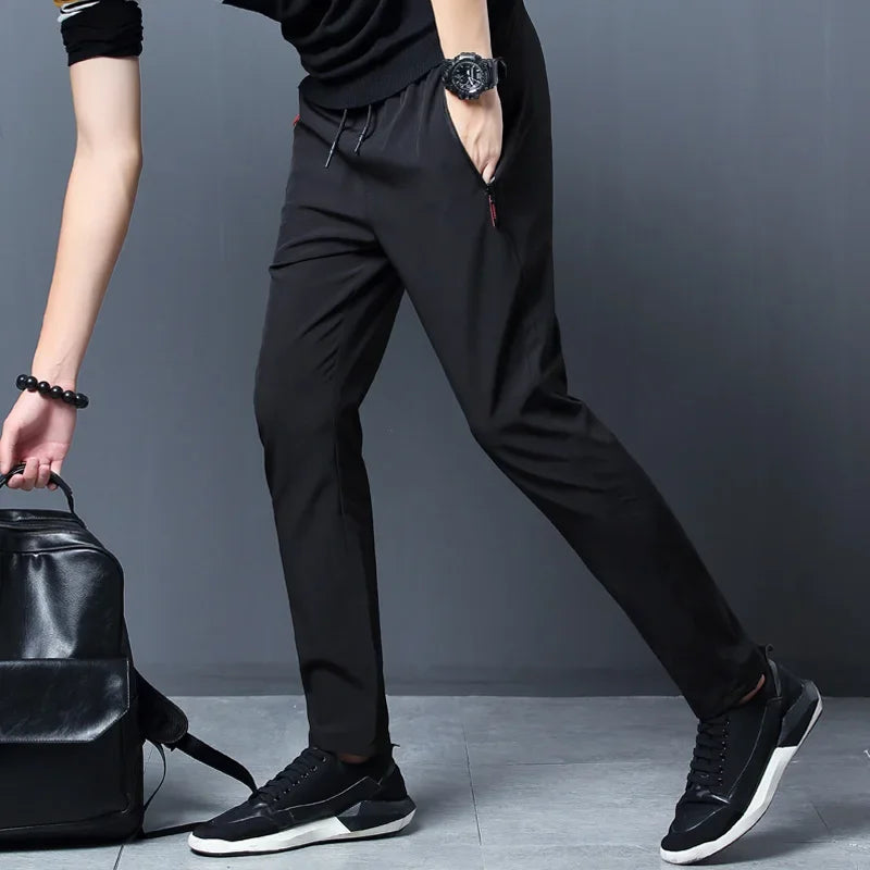 Pantaloni casual da uomo a gamba dritta, taglio slim, con elastico in vita
